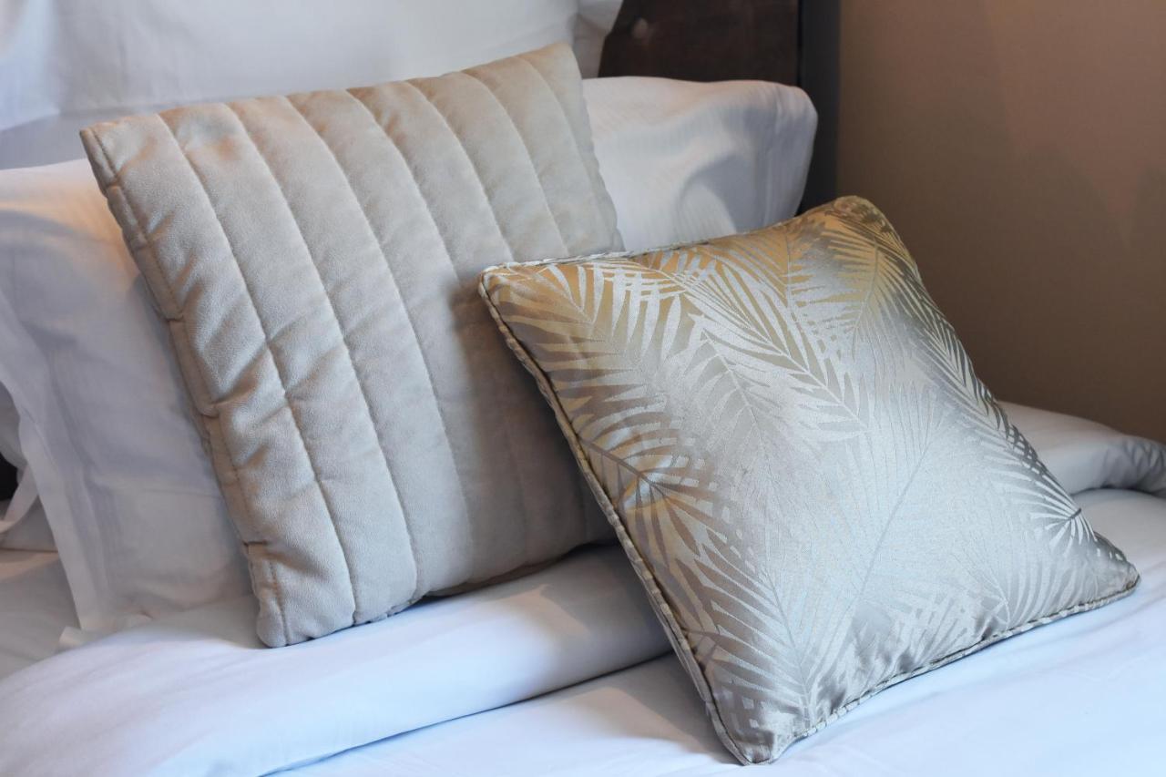 Le Boeuf Couronne - Hotel & Restaurant Chartres- Logis Hotels Zewnętrze zdjęcie