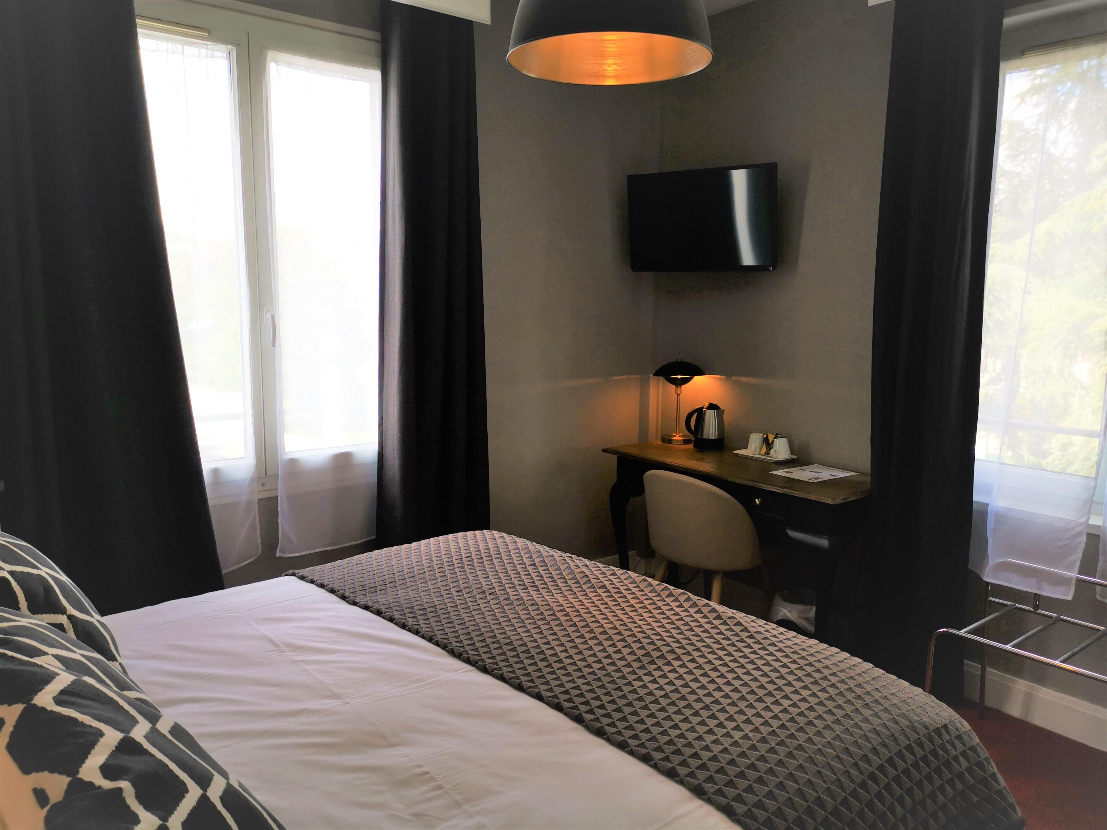 Le Boeuf Couronne - Hotel & Restaurant Chartres- Logis Hotels Zewnętrze zdjęcie