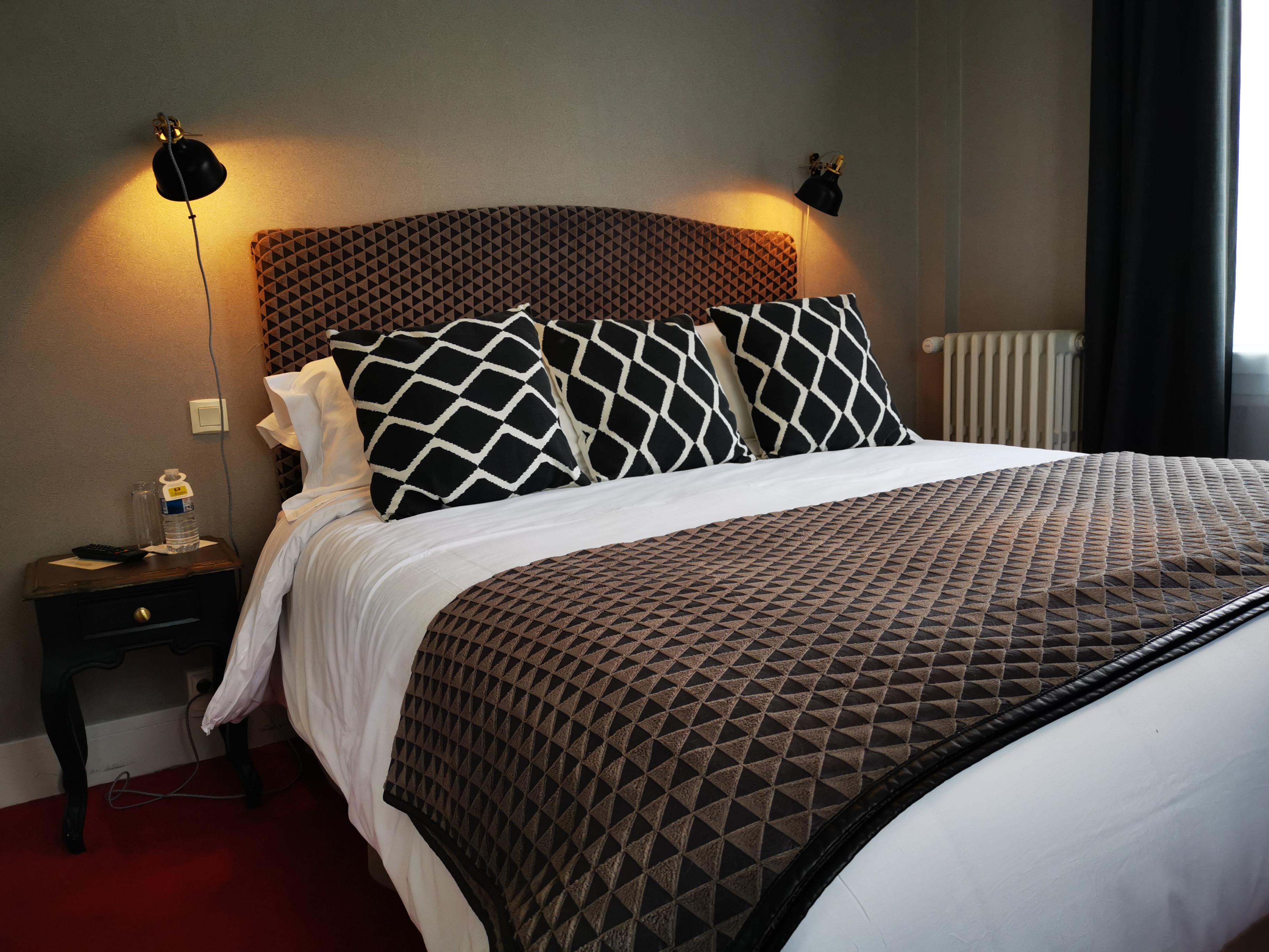 Le Boeuf Couronne - Hotel & Restaurant Chartres- Logis Hotels Zewnętrze zdjęcie