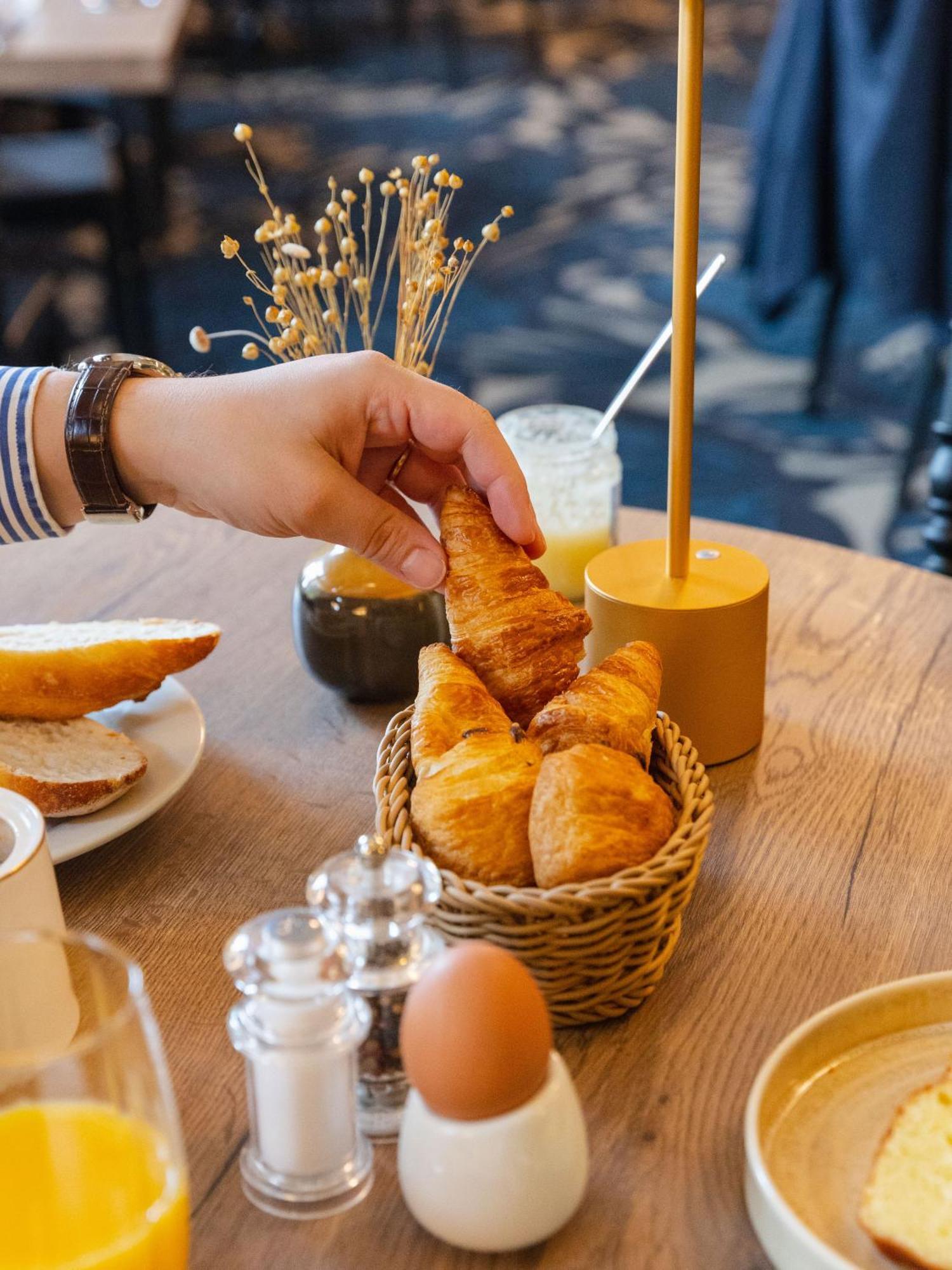 Le Boeuf Couronne - Hotel & Restaurant Chartres- Logis Hotels Zewnętrze zdjęcie